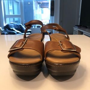Dansko, platform sandals, light brown leather.
